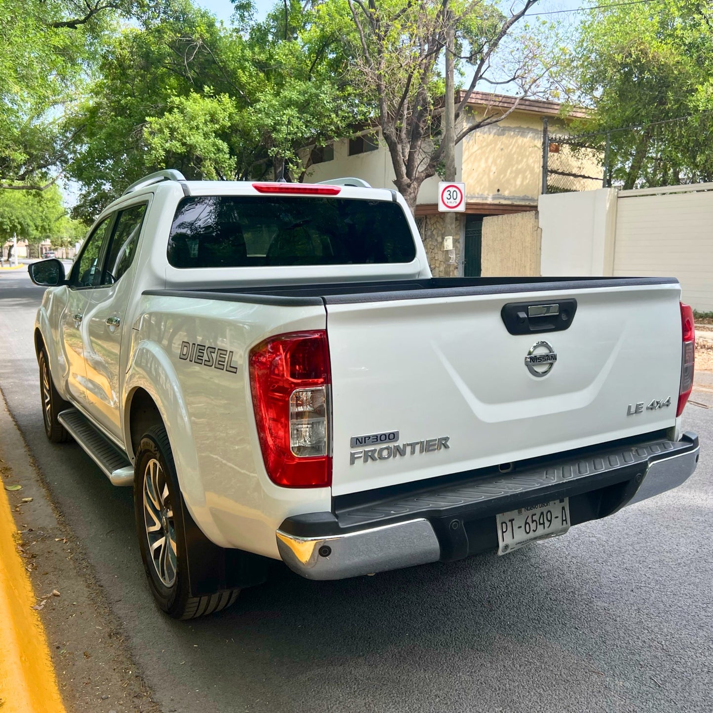 Nissan NP300 Frontier 2.5 Le Diesel Aa 4x4 At 2020