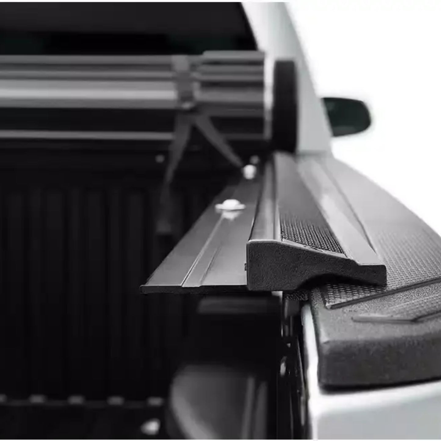 Chevrolet/GMC Rigid Folding Cover 5'8'' Double Cab Mod. 2019+ BAKflip G2