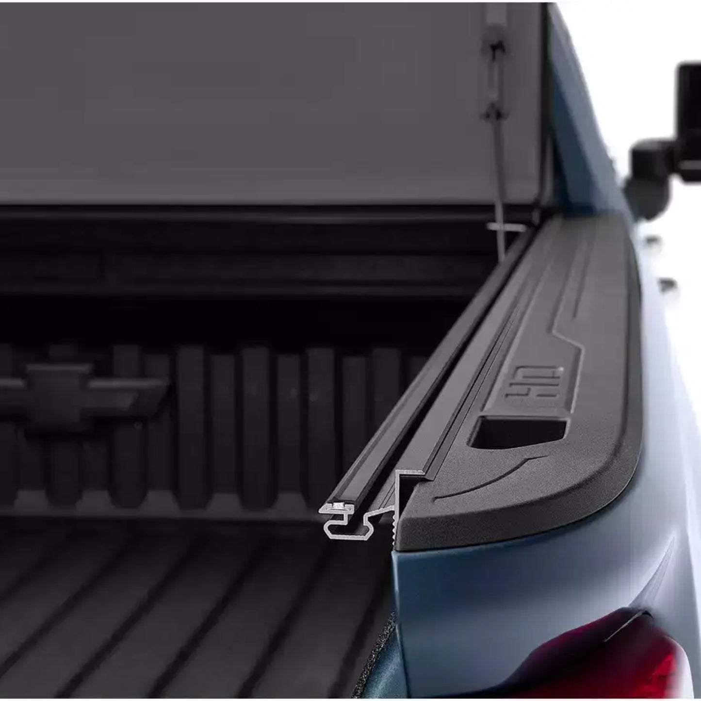 Chevrolet/GMC Rigid Folding Cover 5'8'' Double Cab Mod. 2019+ BAKflip G2