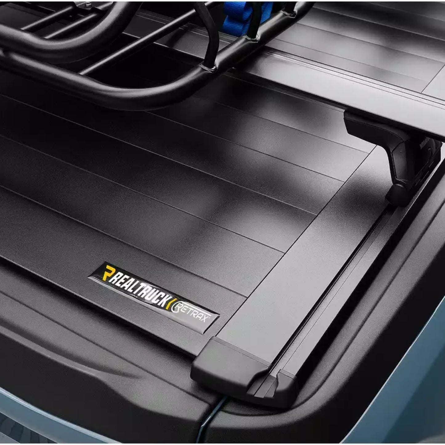 Tapa Retráctil RetraxPro Trax Rail de 5' para Poer 24 - 25 Dob Cab