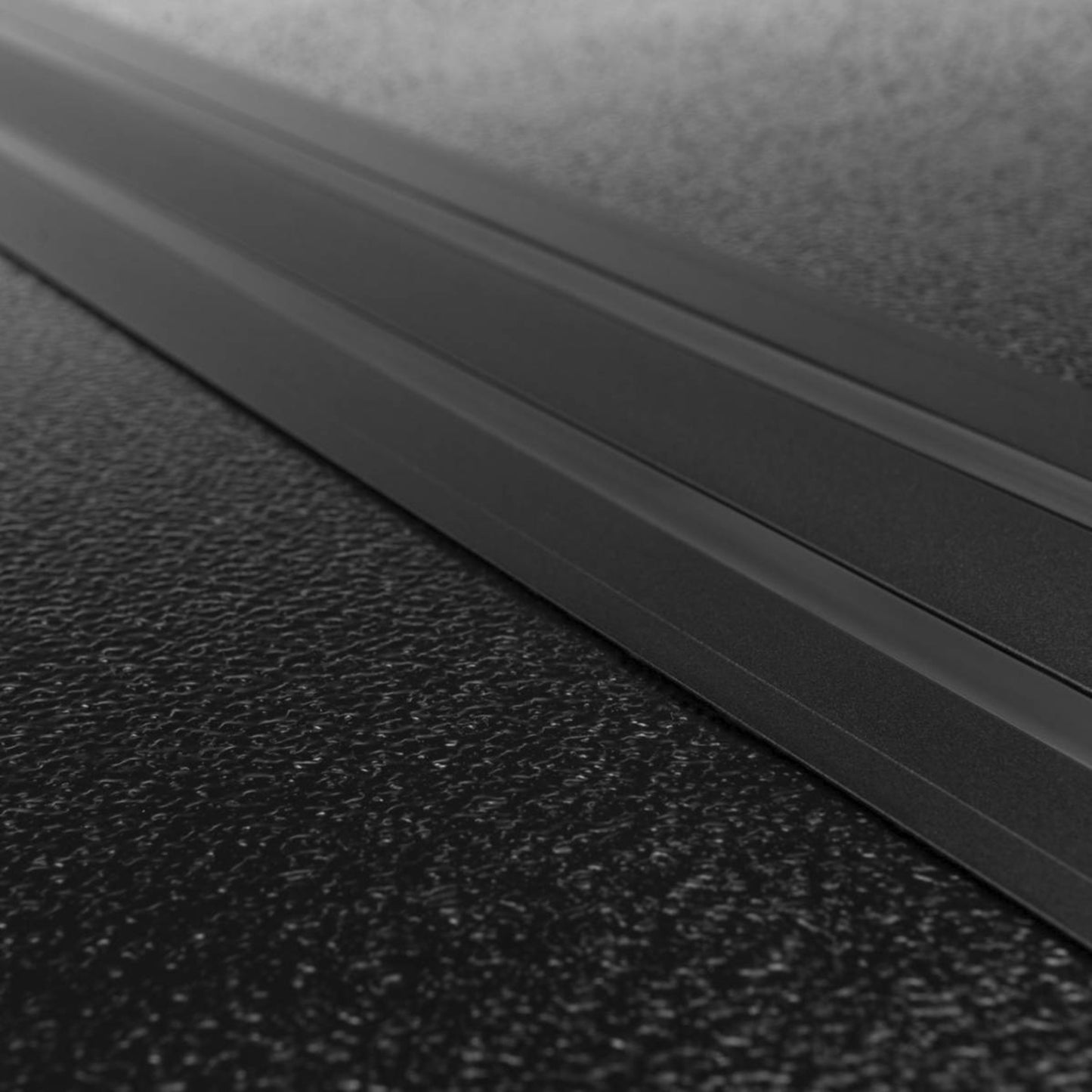 Chevrolet/GMC Rigid Folding Cover 5'8'' Double Cab Mod. 2019+ BAKflip G2