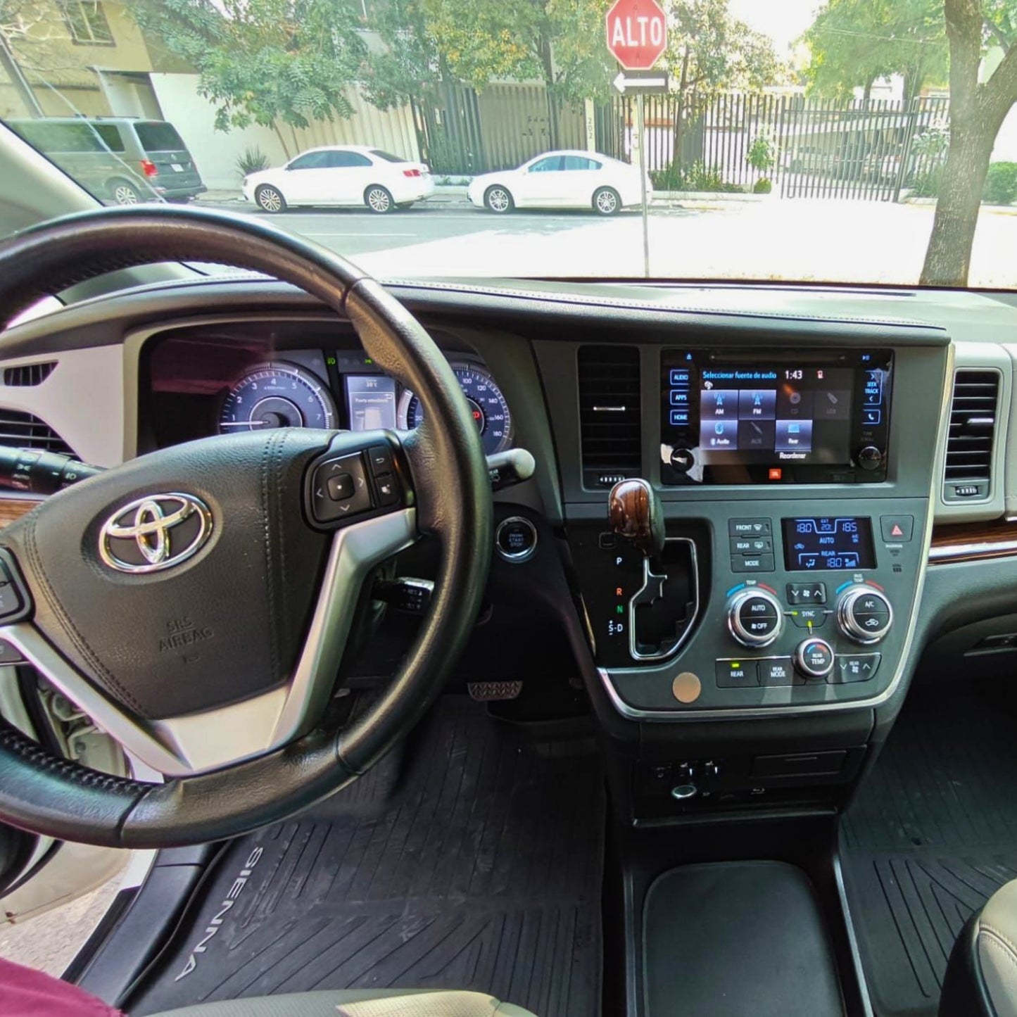 Toyota Sienna 3.5 Limited At 2016