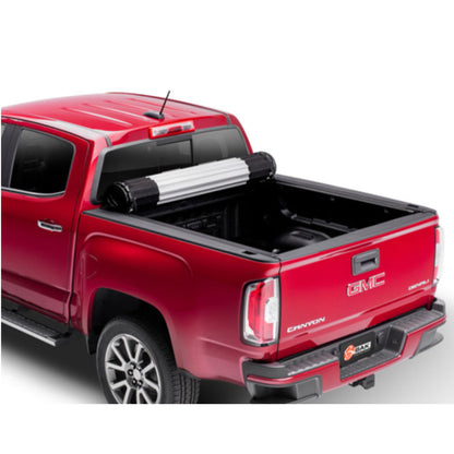 Couvre-caisse rigide enroulable pour cabine double Chevrolet/GMC 5'8'' 2019+ BAKflip Revolver X4