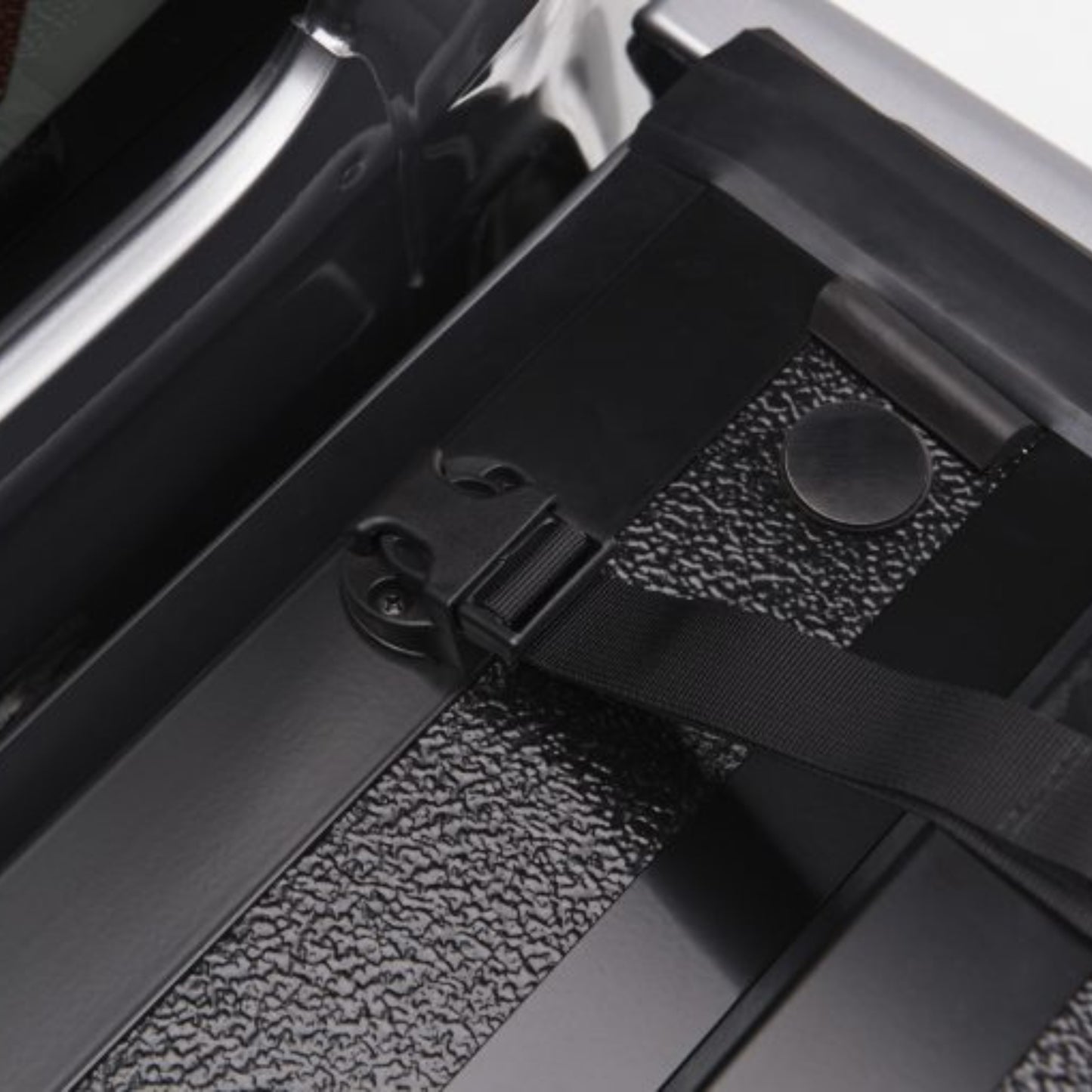 RAM Rigid Folding Cover W Rambox 5'7'' Double Cab Mod. 2019-2024 BAKflip G2